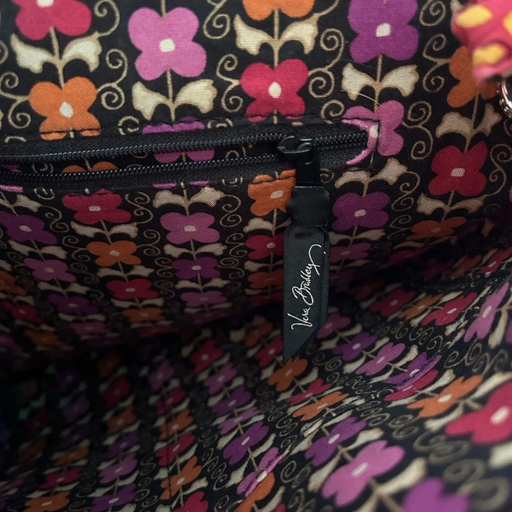 VERA BRADLEY purse with zipper closure and leather shoulder straps - Picture 4 of 6